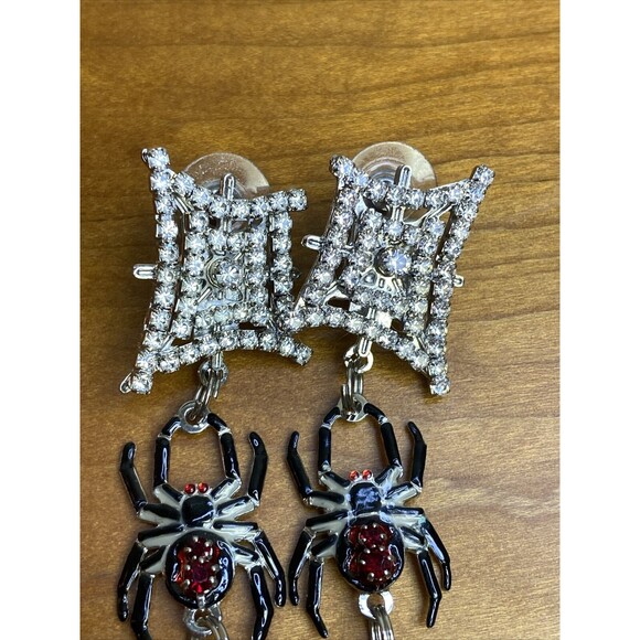 Lunch at the Ritz LATR 2Go Spiderweb Dangle Halloween Pierced Earrings - Picture 6 of 11